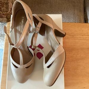 Naturalizer Taupe 3” Heels T-Strap Size 7 New